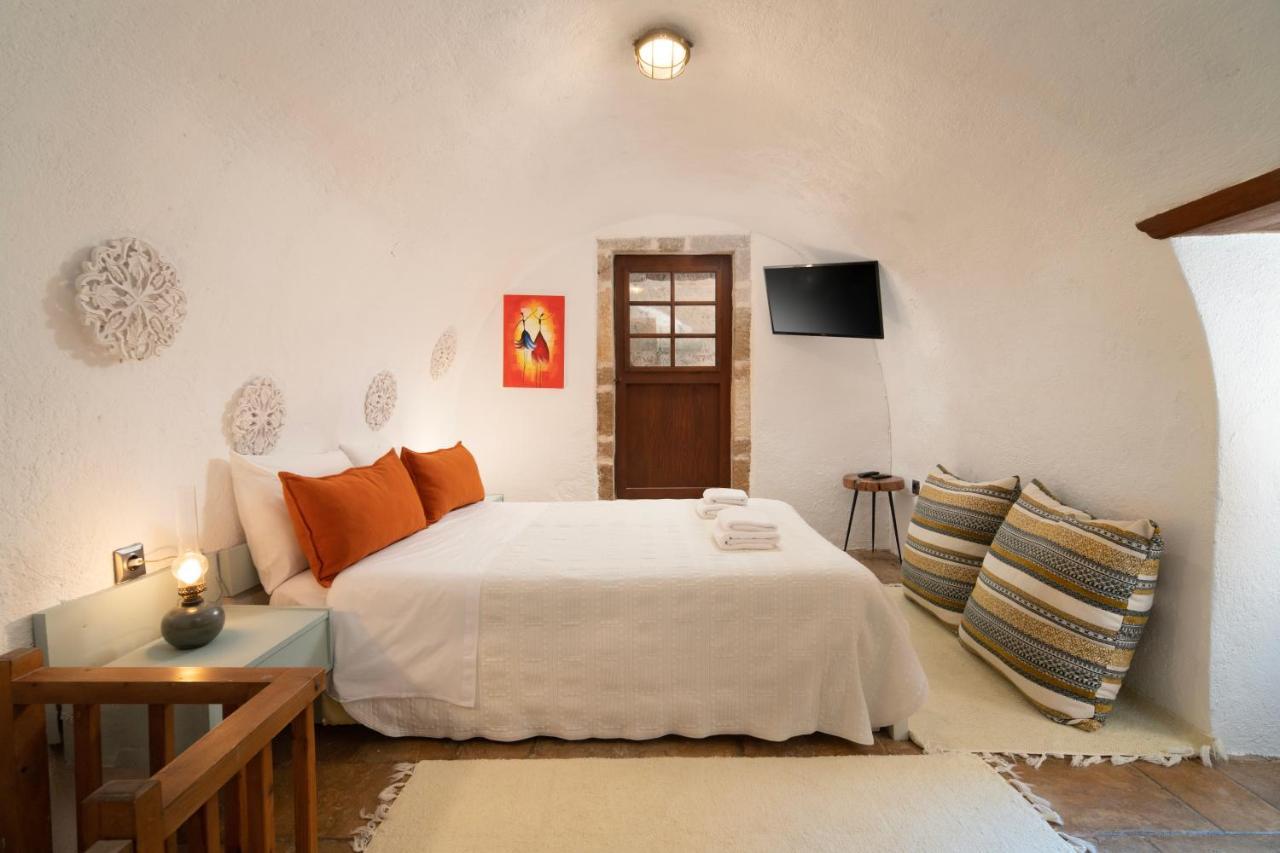 Menexes Suites Monemvasia Ngoại thất bức ảnh