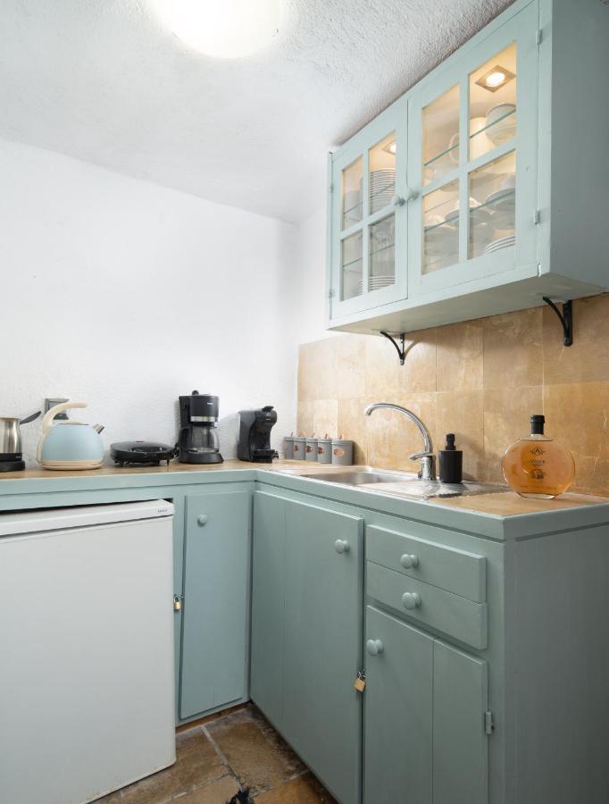 Menexes Suites Monemvasia Ngoại thất bức ảnh