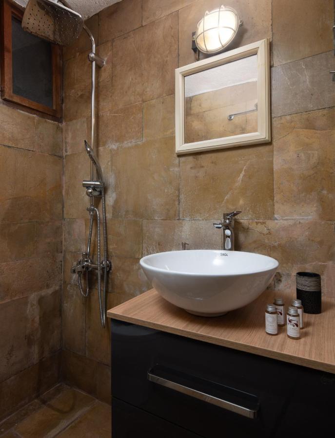 Menexes Suites Monemvasia Ngoại thất bức ảnh