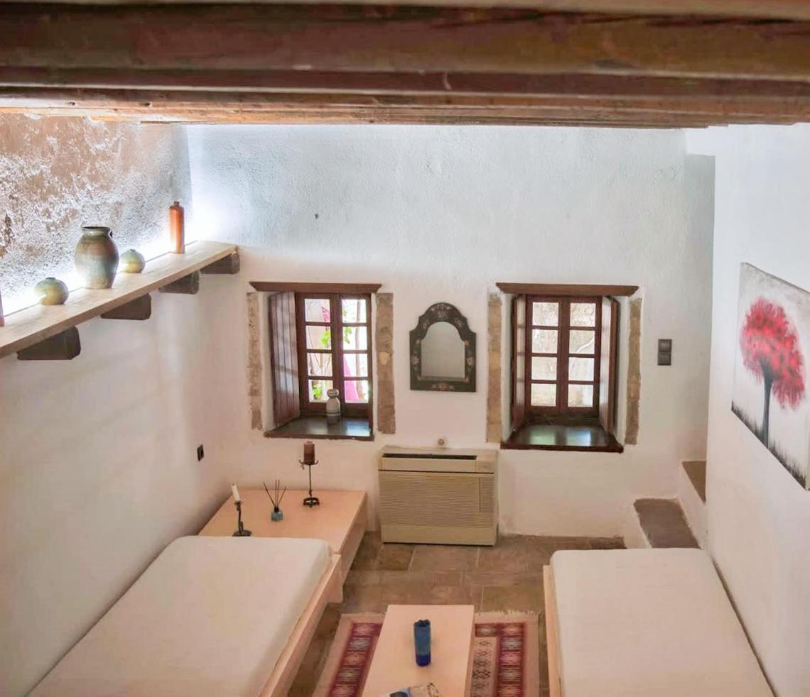 Menexes Suites Monemvasia Ngoại thất bức ảnh