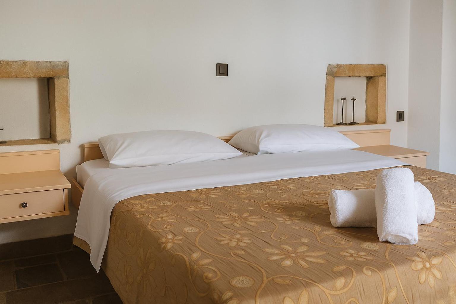 Menexes Suites Monemvasia Ngoại thất bức ảnh